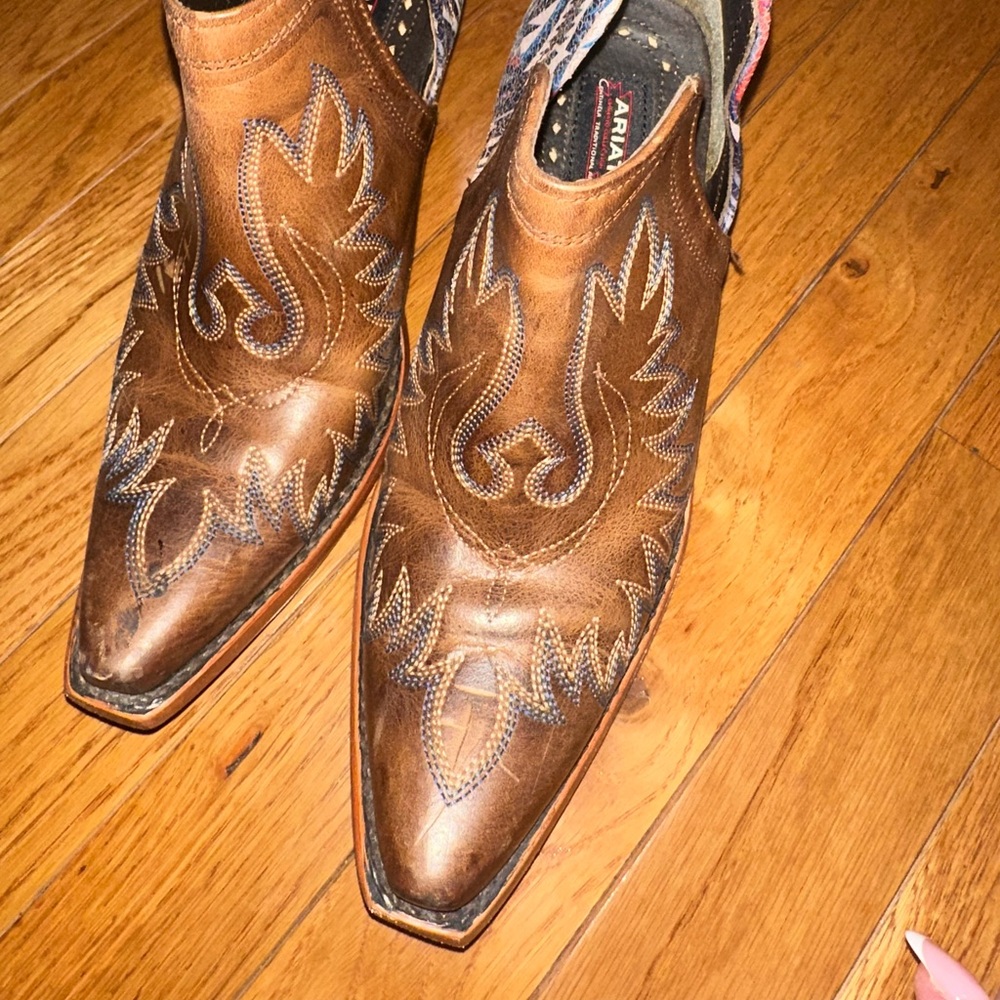 7.5 Ariat Boots! - Picture 5 of 8